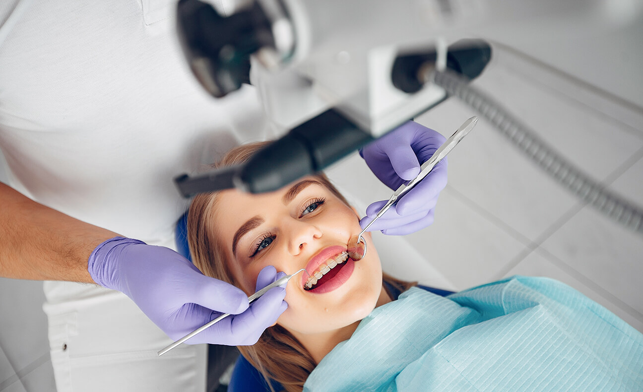 👶 Çocuğunuzun Diş Bakımı Rehberi: Yaşa Göre İpuçları