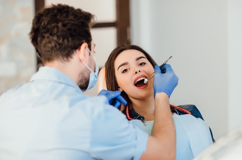 Daha düz dişler için Invisalign;