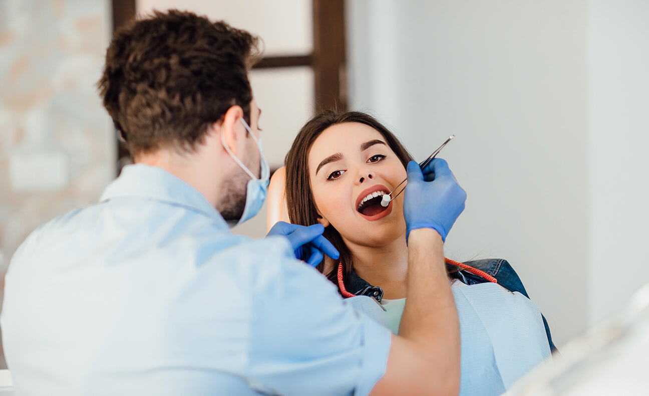 Daha düz dişler için Invisalign;